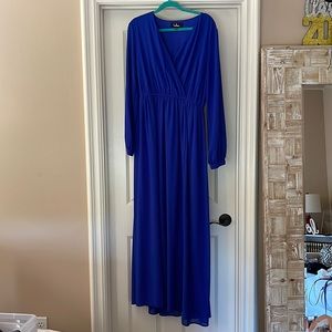 Lulu’s royal blue dress